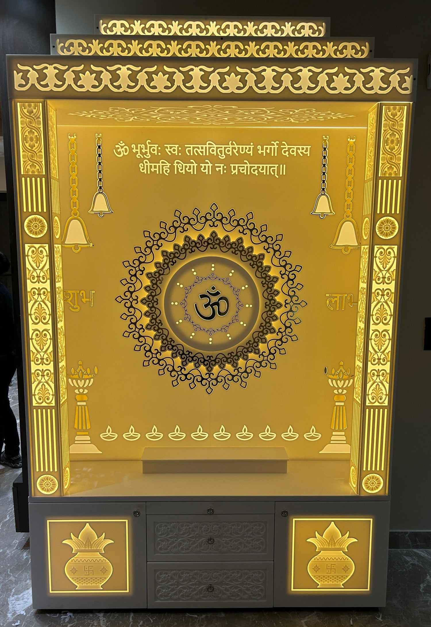 Corian Mandir 